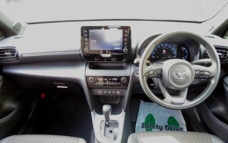 Toyota Yaris Cross, 2023 год, 1 390 000 рублей, 22 фотография