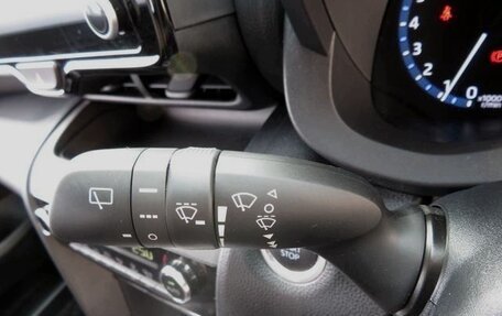 Toyota Yaris Cross, 2023 год, 1 390 000 рублей, 29 фотография