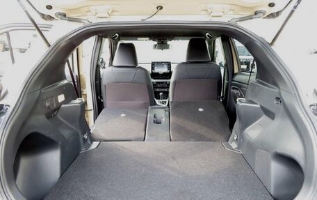 Toyota Yaris Cross, 2023 год, 1 390 000 рублей, 38 фотография
