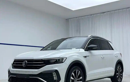 Volkswagen T-Roc I, 2022 год, 1 850 000 рублей, 1 фотография