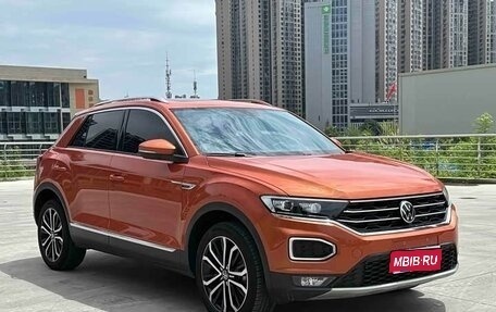 Volkswagen T-Roc I, 2021 год, 1 400 000 рублей, 1 фотография