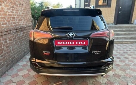 Toyota RAV4, 2015 год, 2 250 000 рублей, 2 фотография