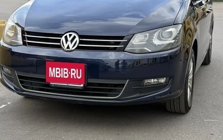 Volkswagen Sharan II, 2013 год, 1 000 000 рублей, 2 фотография
