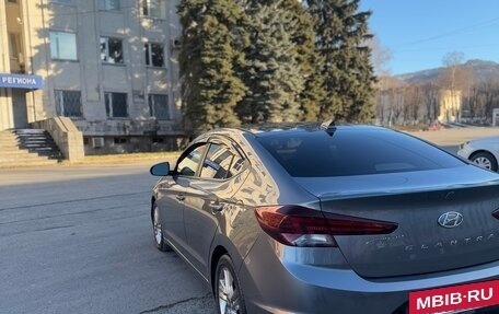 Hyundai Elantra VI рестайлинг, 2019 год, 1 300 000 рублей, 8 фотография