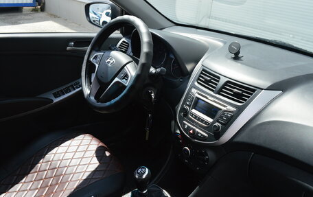 Hyundai Solaris II рестайлинг, 2015 год, 995 000 рублей, 8 фотография
