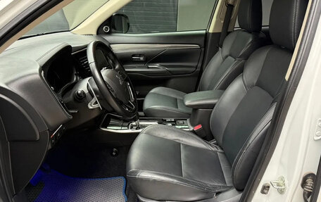 Mitsubishi Outlander III рестайлинг 3, 2019 год, 2 350 000 рублей, 5 фотография