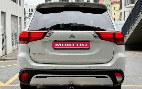 Mitsubishi Outlander III рестайлинг 3, 2019 год, 2 350 000 рублей, 2 фотография