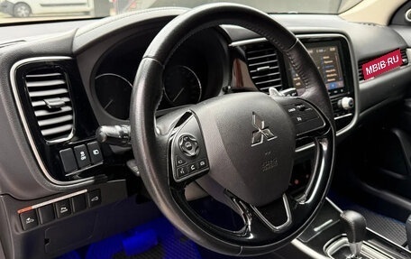 Mitsubishi Outlander III рестайлинг 3, 2019 год, 2 350 000 рублей, 9 фотография