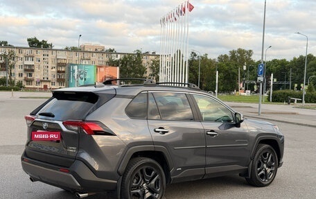 Toyota RAV4, 2021 год, 5 200 000 рублей, 2 фотография