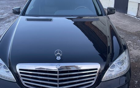 Mercedes-Benz S-Класс, 2011 год, 4 000 000 рублей, 1 фотография
