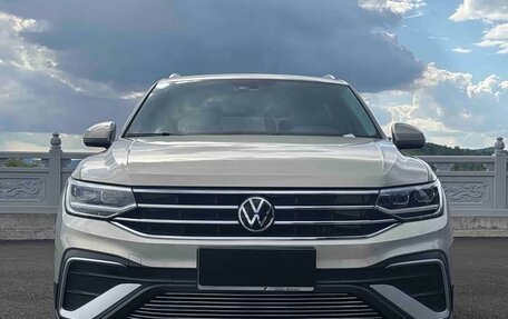 Volkswagen Tiguan II, 2023 год, 2 430 000 рублей, 2 фотография