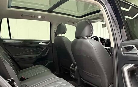 Volkswagen Tiguan II, 2023 год, 2 540 000 рублей, 8 фотография