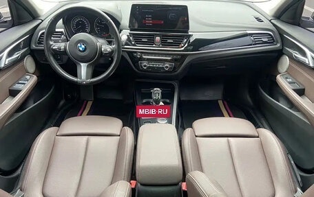 BMW 1 серия, 2023 год, 1 800 000 рублей, 10 фотография