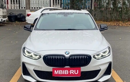 BMW 1 серия, 2023 год, 1 800 000 рублей, 2 фотография