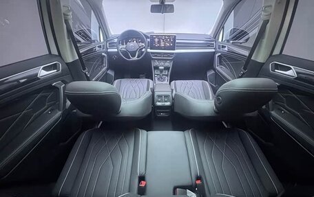 Volkswagen Tiguan II, 2023 год, 2 450 000 рублей, 4 фотография