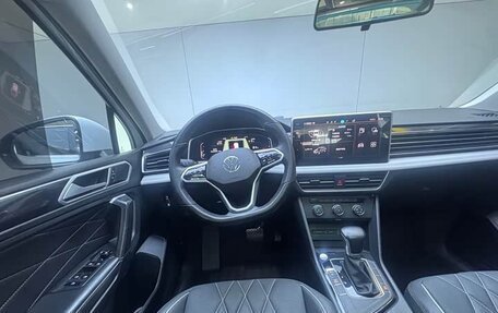 Volkswagen Tiguan II, 2023 год, 2 450 000 рублей, 5 фотография