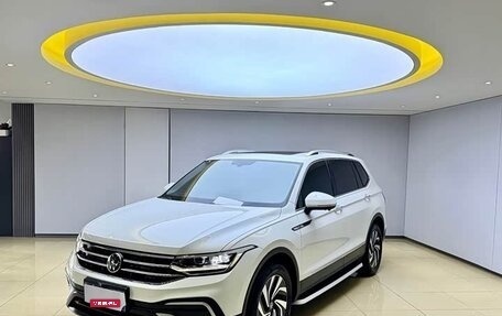 Volkswagen Tiguan II, 2023 год, 2 450 000 рублей, 3 фотография