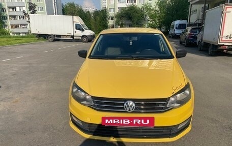 Volkswagen Polo VI (EU Market), 2018 год, 595 000 рублей, 2 фотография