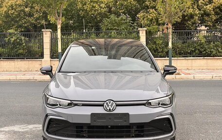 Volkswagen Golf VIII, 2022 год, 2 330 000 рублей, 2 фотография
