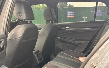 Volkswagen Golf VIII, 2022 год, 2 330 000 рублей, 7 фотография