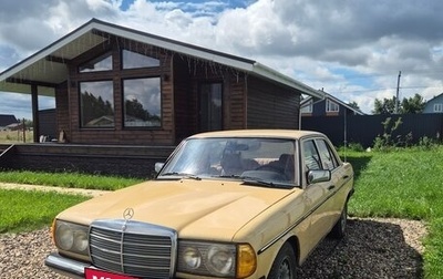 Mercedes-Benz W123, 1982 год, 600 000 рублей, 1 фотография