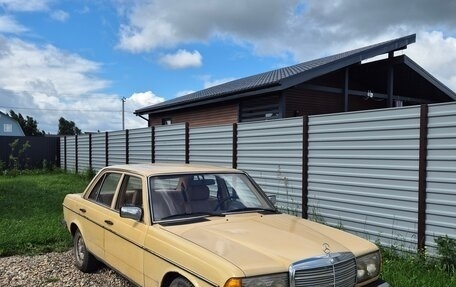 Mercedes-Benz W123, 1982 год, 600 000 рублей, 3 фотография
