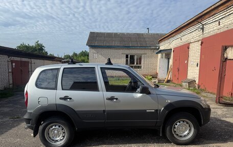 Chevrolet Niva I рестайлинг, 2013 год, 700 000 рублей, 3 фотография