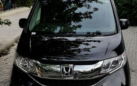 Honda Stepwgn IV, 2017 год, 1 310 000 рублей, 2 фотография