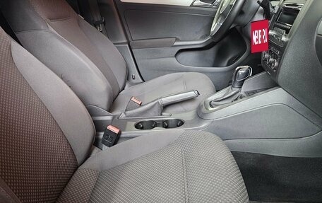 Volkswagen Jetta VI, 2011 год, 879 000 рублей, 12 фотография