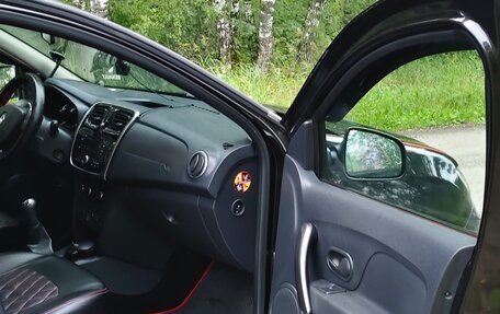 Renault Logan II, 2018 год, 830 000 рублей, 5 фотография