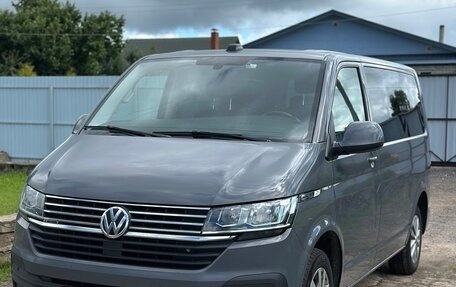 Volkswagen Caravelle T6 рестайлинг, 2021 год, 3 900 000 рублей, 2 фотография