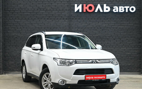 Mitsubishi Outlander III рестайлинг 3, 2013 год, 1 550 000 рублей, 4 фотография
