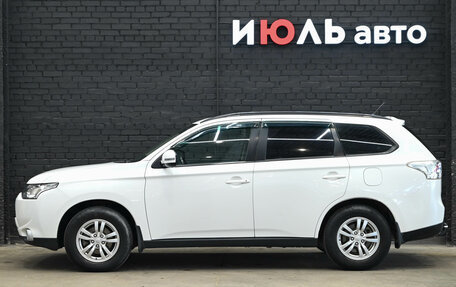 Mitsubishi Outlander III рестайлинг 3, 2013 год, 1 550 000 рублей, 8 фотография