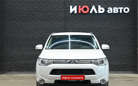 Mitsubishi Outlander III рестайлинг 3, 2013 год, 1 550 000 рублей, 3 фотография