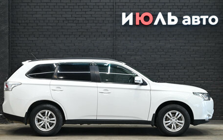 Mitsubishi Outlander III рестайлинг 3, 2013 год, 1 550 000 рублей, 9 фотография