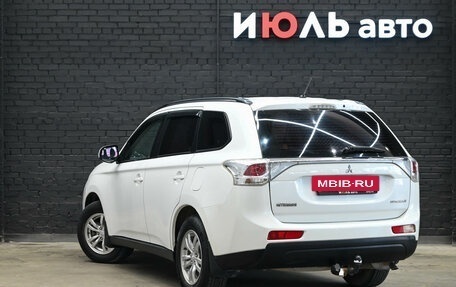 Mitsubishi Outlander III рестайлинг 3, 2013 год, 1 550 000 рублей, 7 фотография
