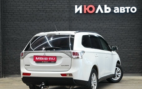 Mitsubishi Outlander III рестайлинг 3, 2013 год, 1 550 000 рублей, 5 фотография