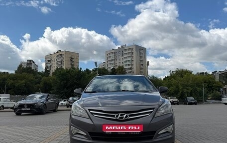 Hyundai Solaris II рестайлинг, 2015 год, 900 000 рублей, 4 фотография