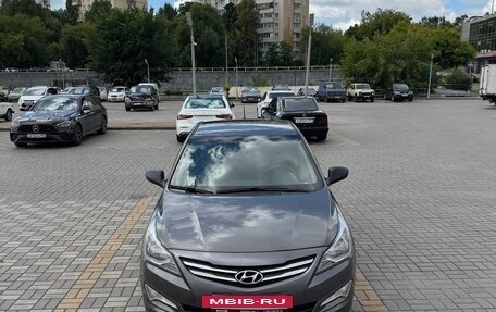 Hyundai Solaris II рестайлинг, 2015 год, 900 000 рублей, 5 фотография