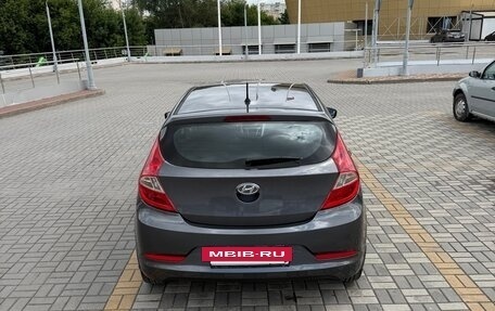 Hyundai Solaris II рестайлинг, 2015 год, 900 000 рублей, 10 фотография