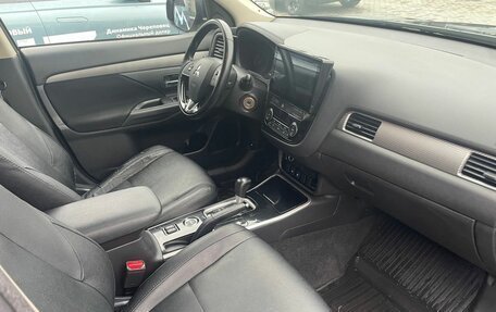 Mitsubishi Outlander III рестайлинг 3, 2017 год, 1 815 000 рублей, 11 фотография