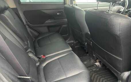 Mitsubishi Outlander III рестайлинг 3, 2017 год, 1 815 000 рублей, 13 фотография