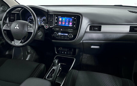 Mitsubishi Outlander III рестайлинг 3, 2018 год, 1 568 000 рублей, 11 фотография