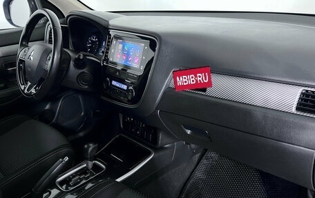 Mitsubishi Outlander III рестайлинг 3, 2018 год, 1 568 000 рублей, 9 фотография