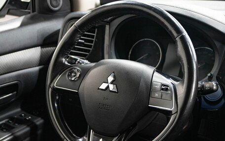 Mitsubishi Outlander III рестайлинг 3, 2016 год, 1 721 000 рублей, 10 фотография