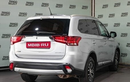 Mitsubishi Outlander III рестайлинг 3, 2016 год, 1 721 000 рублей, 8 фотография