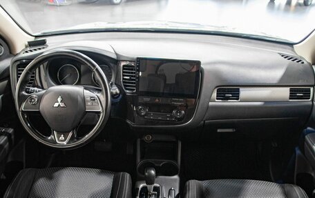 Mitsubishi Outlander III рестайлинг 3, 2016 год, 1 721 000 рублей, 21 фотография