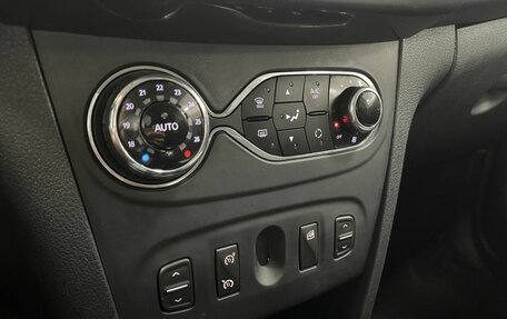 Renault Sandero II рестайлинг, 2017 год, 999 000 рублей, 14 фотография