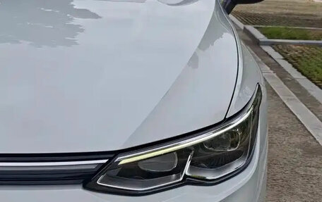 Volkswagen Golf VIII, 2023 год, 2 050 000 рублей, 13 фотография