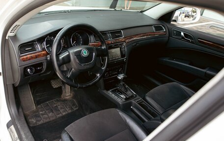 Skoda Superb III рестайлинг, 2011 год, 1 055 000 рублей, 13 фотография